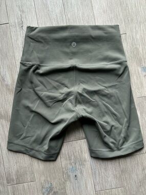 Lululemon Athletica Olive Bike Shorts Size 4